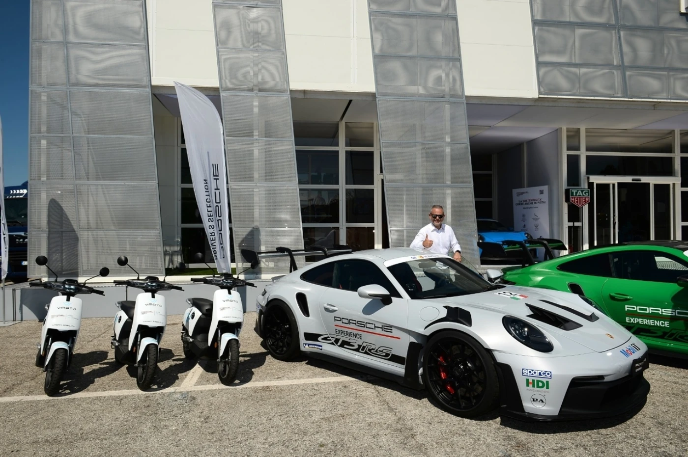 Vmoto partner porsche carrera cup italia paddock